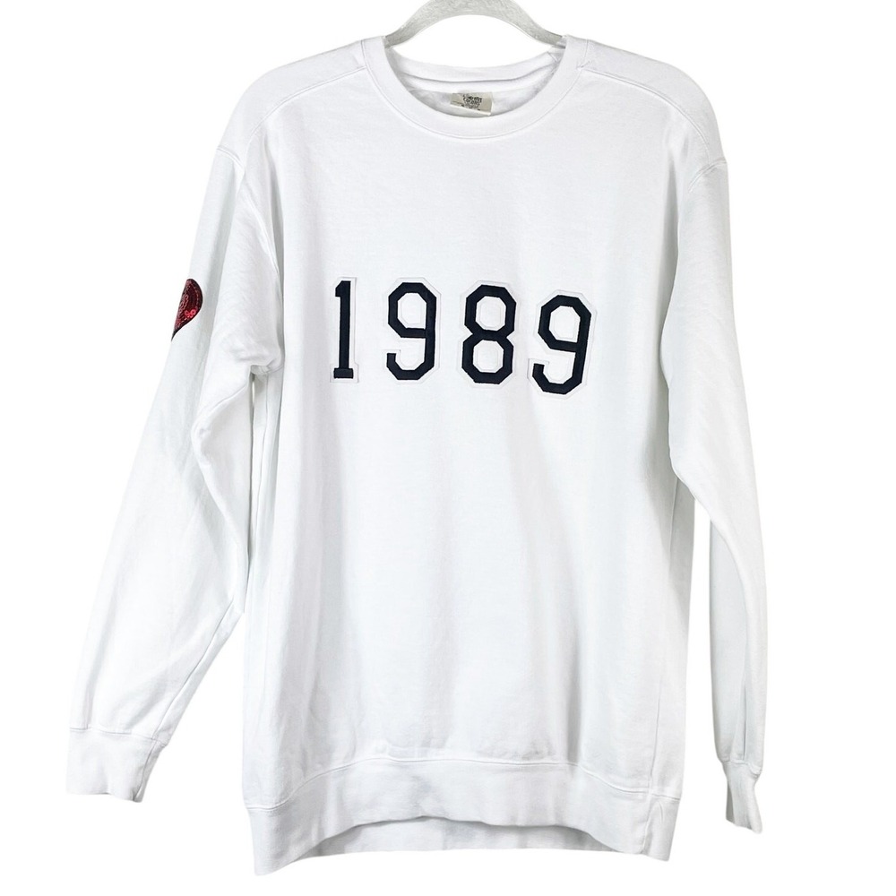 Comfort Colors Women's White 1989 Patch Sweatshirt Size Medium Red Sequin Heart